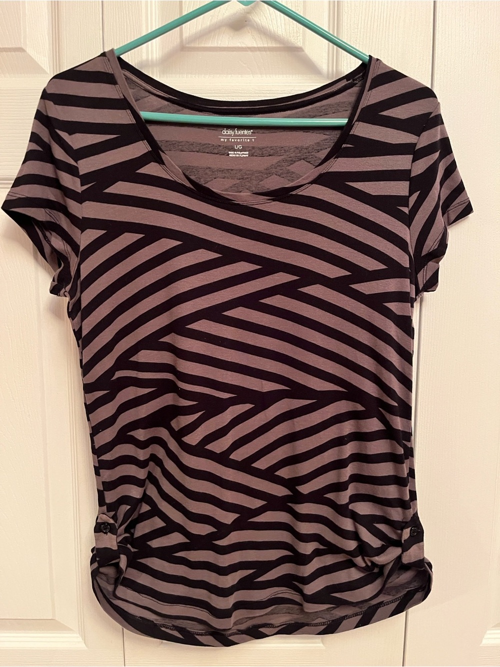 Daisy Fuentes Black & Purple Diagonal Stripe Scoop Neck Tee